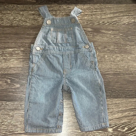 Carter’s 3-6 month overalls - Picture 1 of 4
